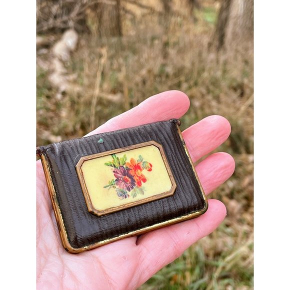 Antique Leather Floral Celluoid Make-up compact - Picture 2 of 8